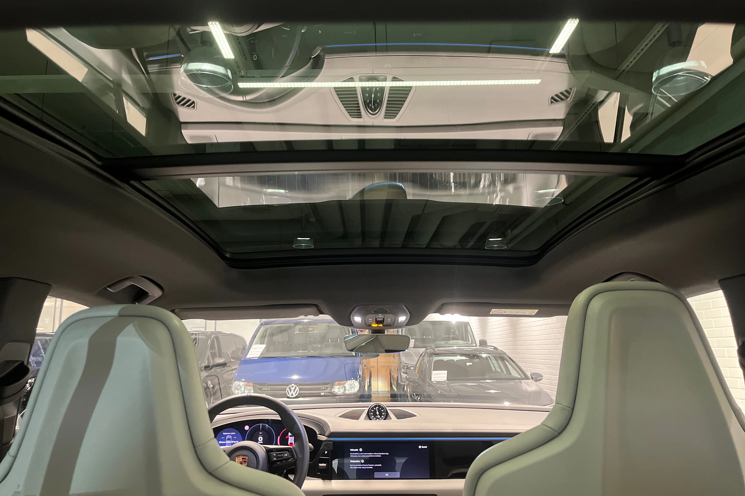 harmaa Porsche Macan 2025 kuva 22.