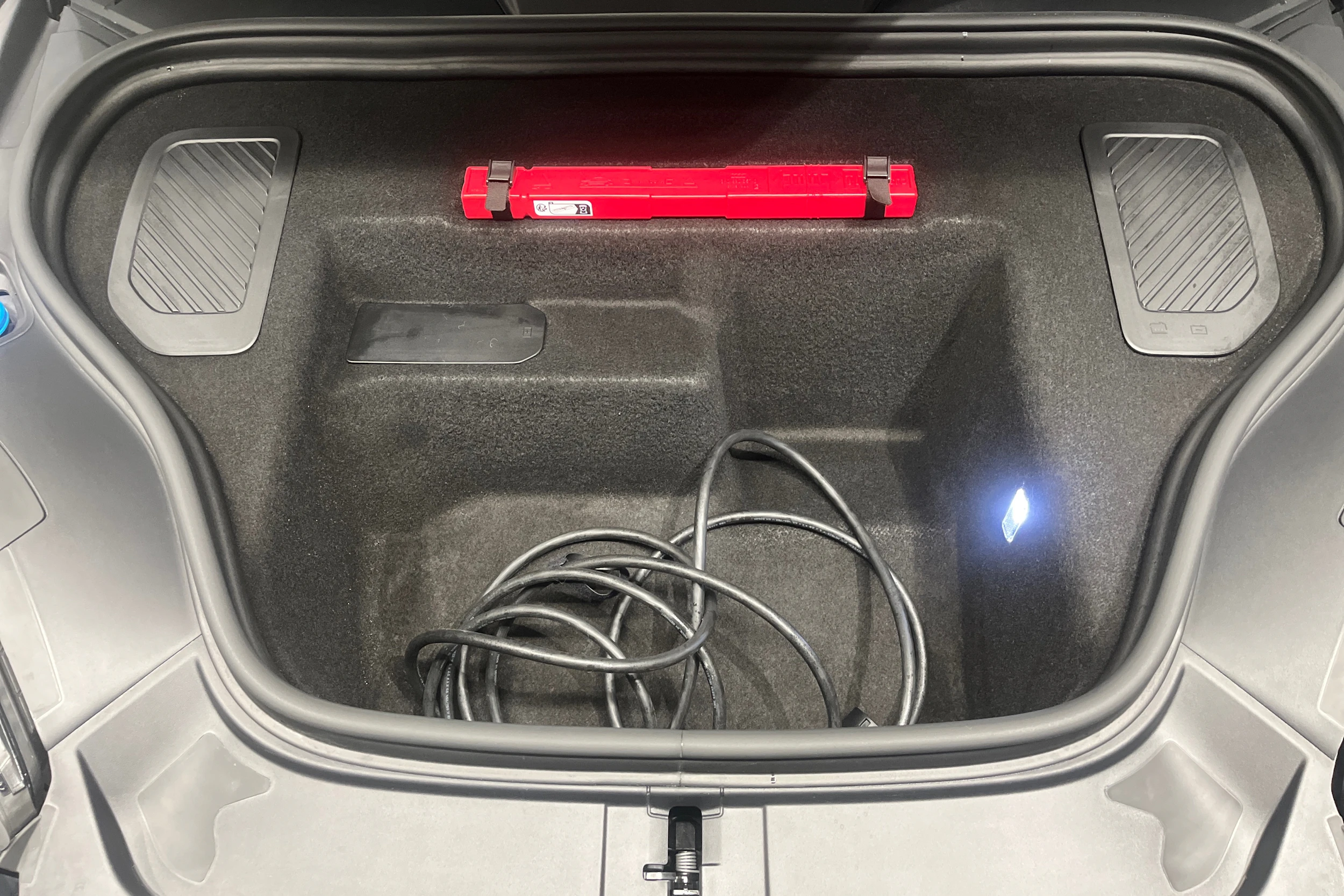 harmaa Porsche Macan 2025 kuva 23.