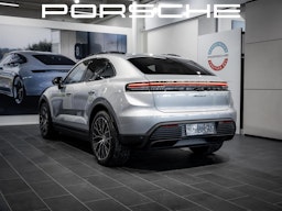 met. harmaa Porsche Macan 2025 kuva 5.