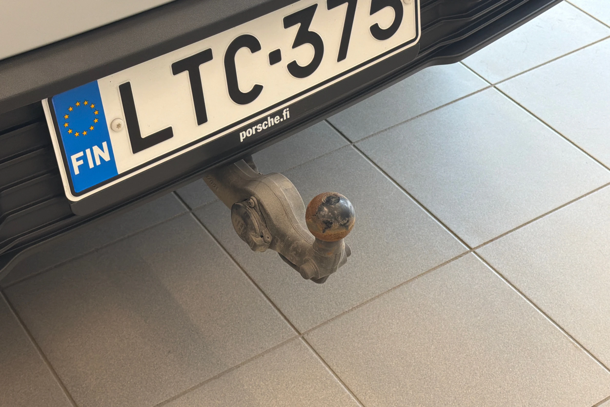 Harmaa Porsche Macan 2025 kuva 11.