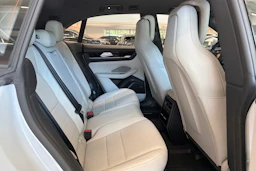 Harmaa Porsche Macan 2025 kuva 13.