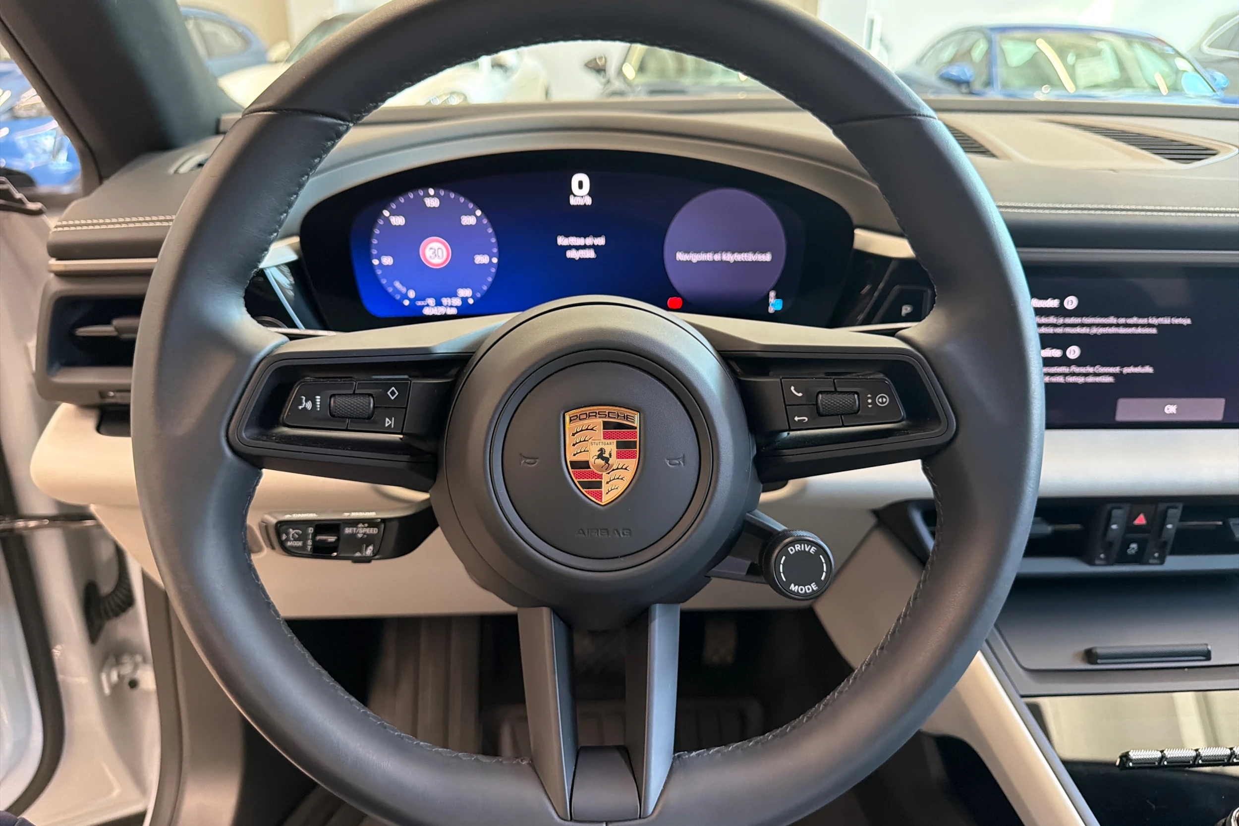 Harmaa Porsche Macan 2025 kuva 16.