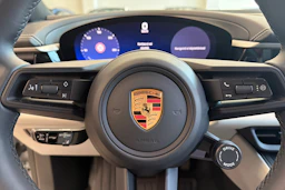 Harmaa Porsche Macan 2025 kuva 17.