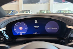 Harmaa Porsche Macan 2025 kuva 18.