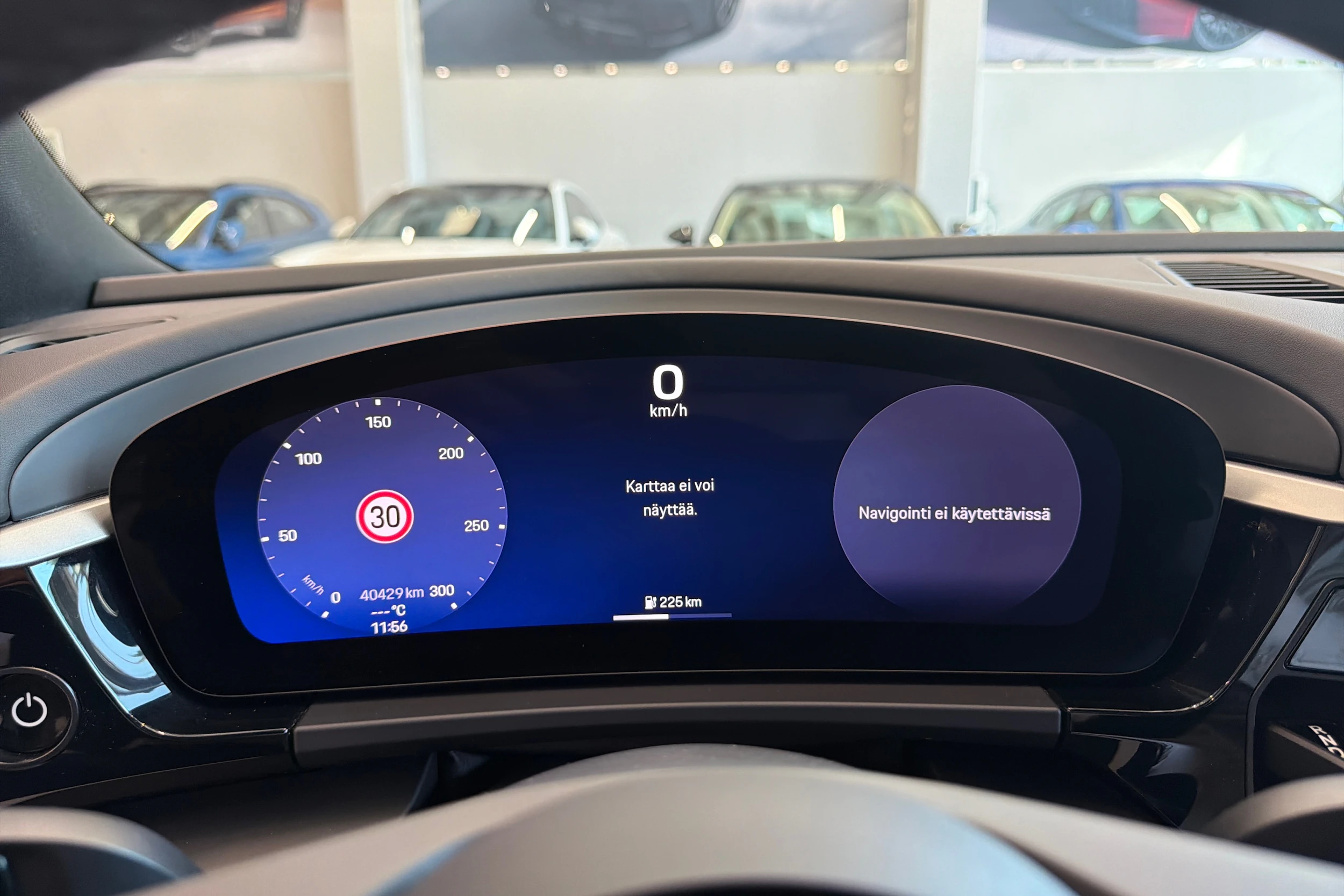 Harmaa Porsche Macan 2025 kuva 18.
