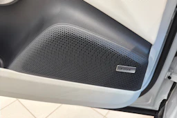 Harmaa Porsche Macan 2025 kuva 22.