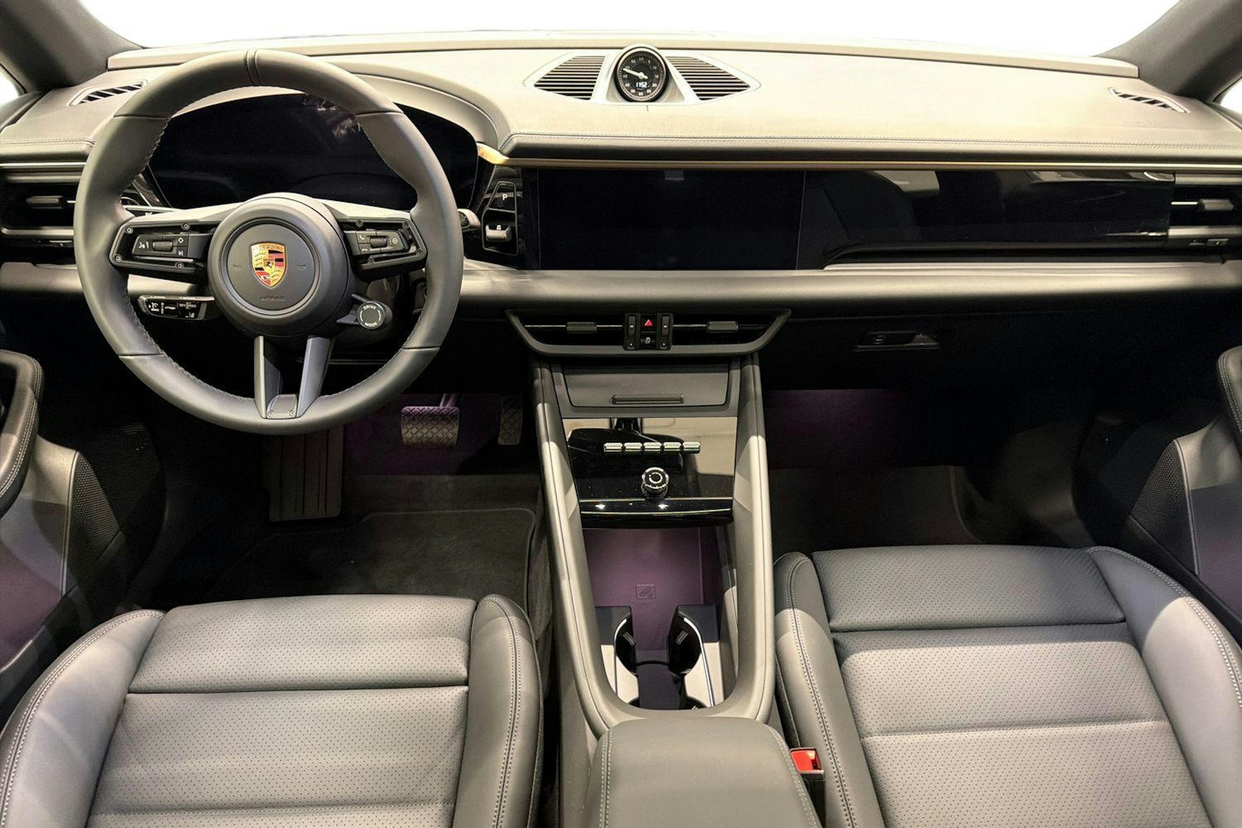 harmaa Porsche Macan 2025 kuva 8.