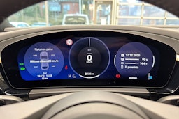 harmaa Porsche Macan 2025 kuva 16.