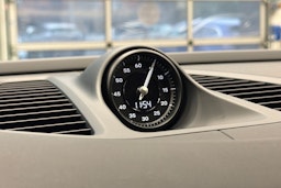 harmaa Porsche Macan 2025 kuva 17.