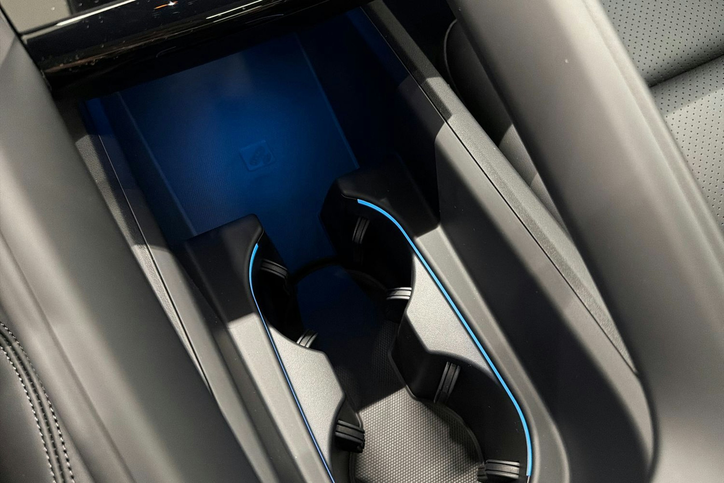 harmaa Porsche Macan 2025 kuva 20.