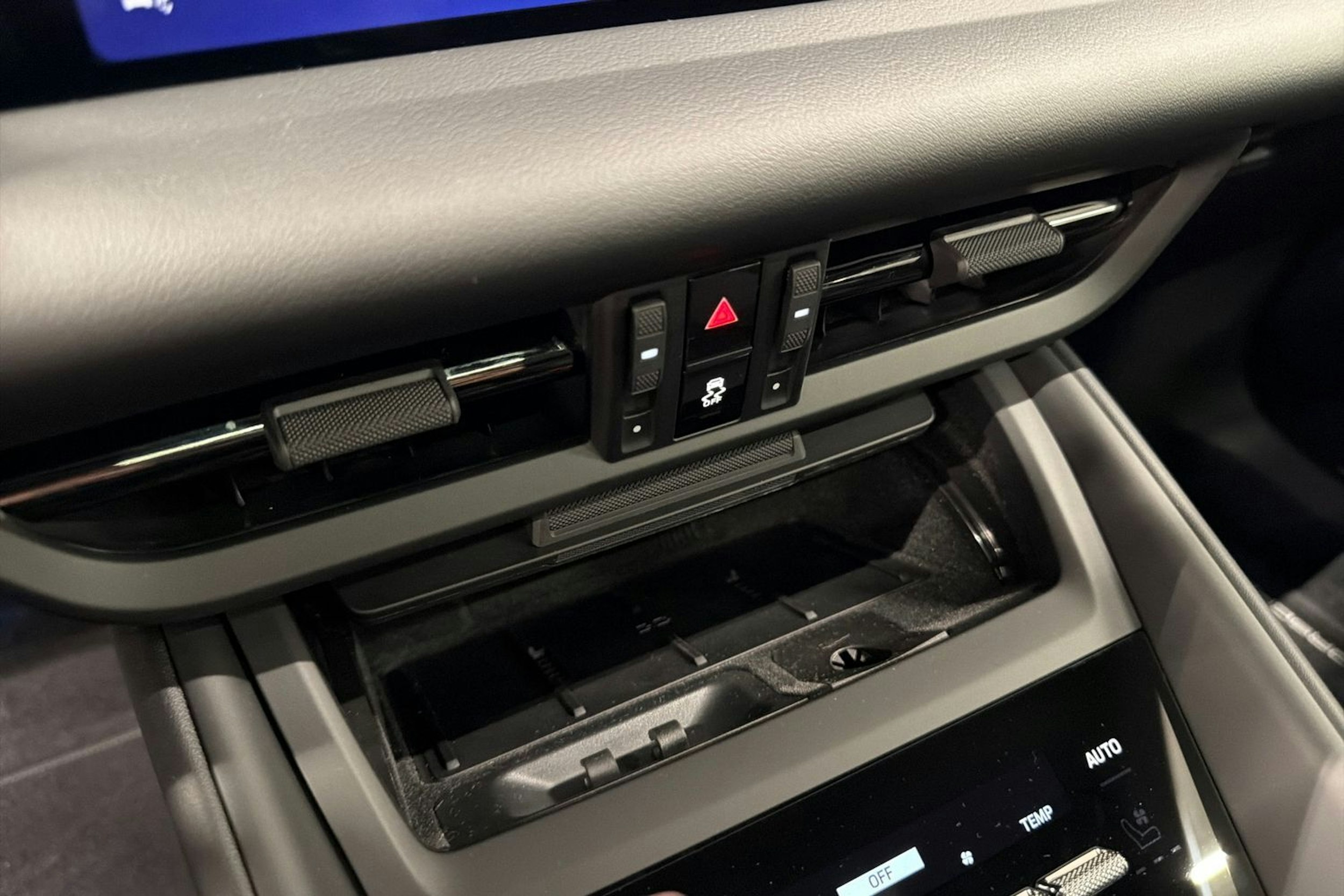 harmaa Porsche Macan 2025 kuva 21.