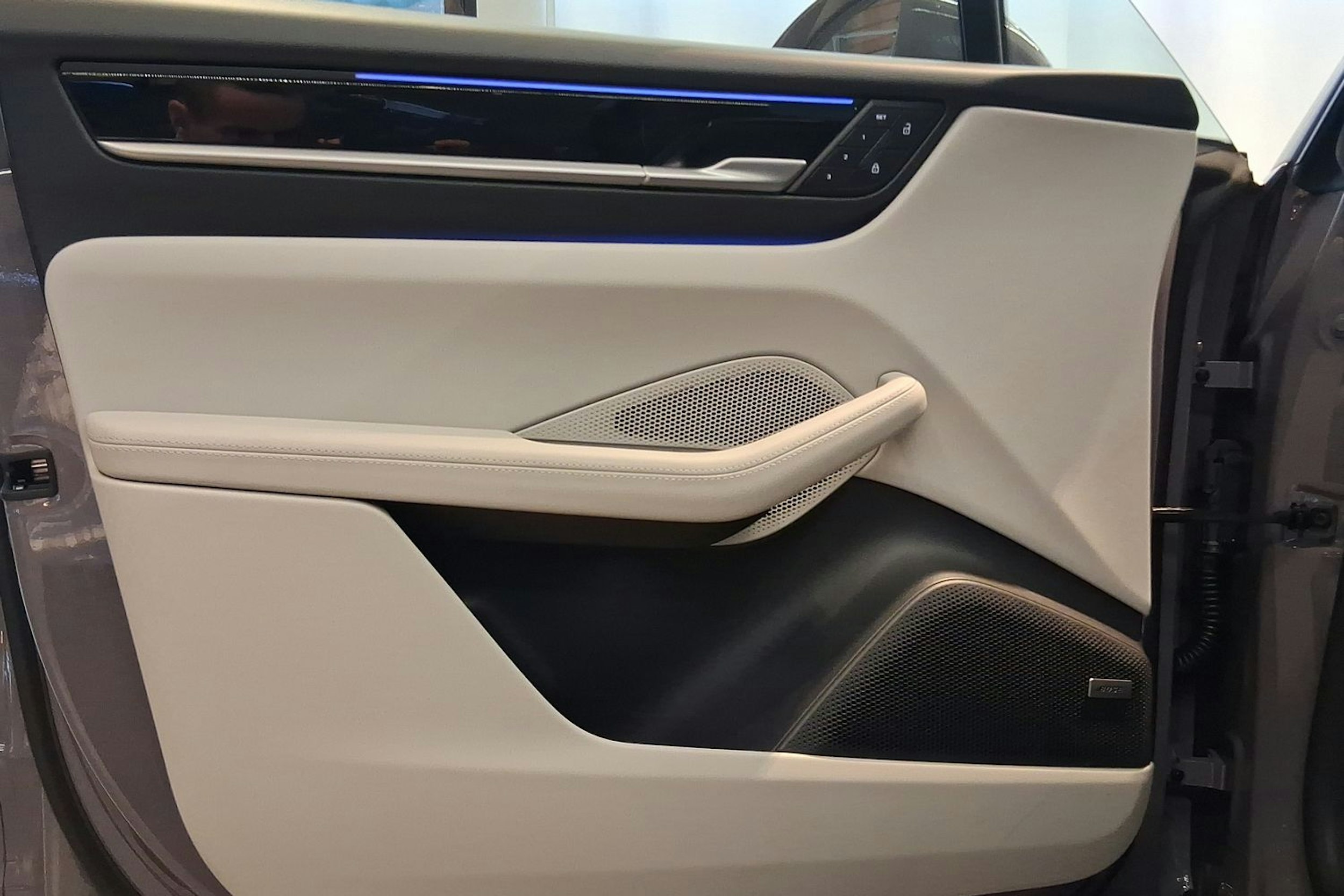 violetti Porsche Macan 2025 kuva 10.