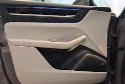 violetti Porsche Macan 2025 kuva 10.