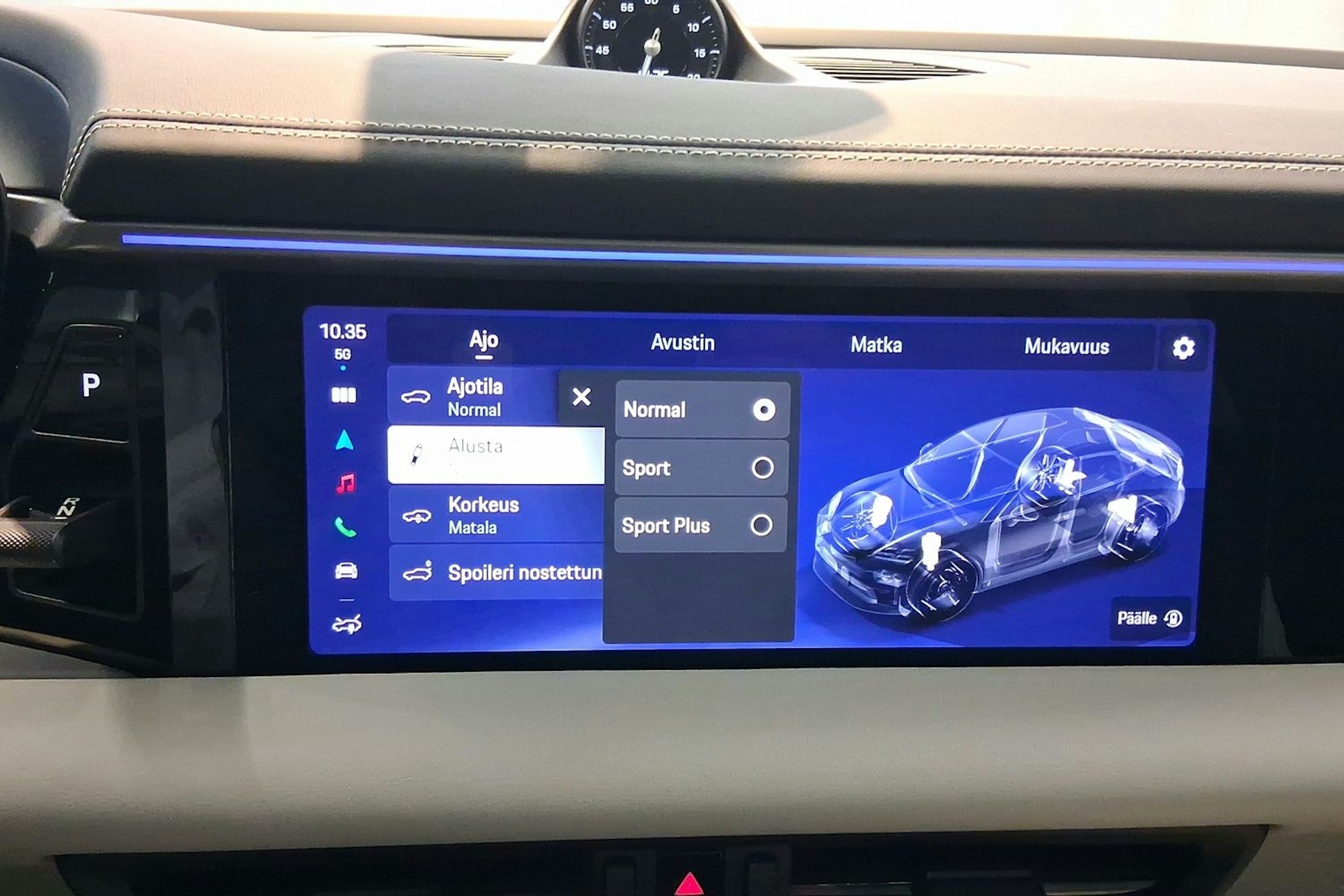 violetti Porsche Macan 2025 kuva 18.