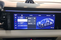 violetti Porsche Macan 2025 kuva 18.