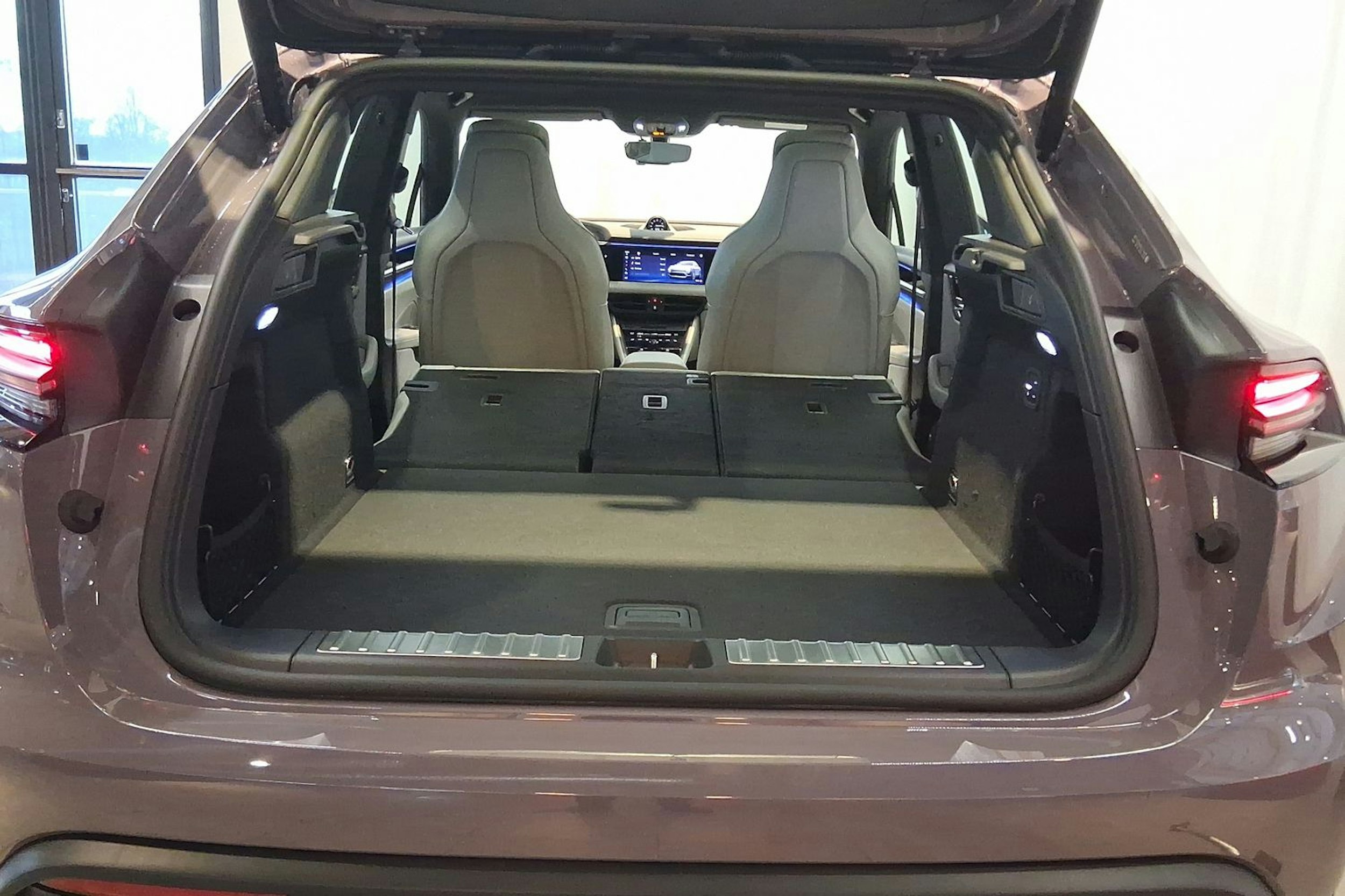 violetti Porsche Macan 2025 kuva 21.