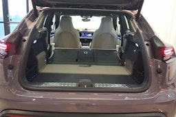 violetti Porsche Macan 2025 kuva 21.