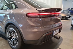 violetti Porsche Macan 2025 kuva 23.