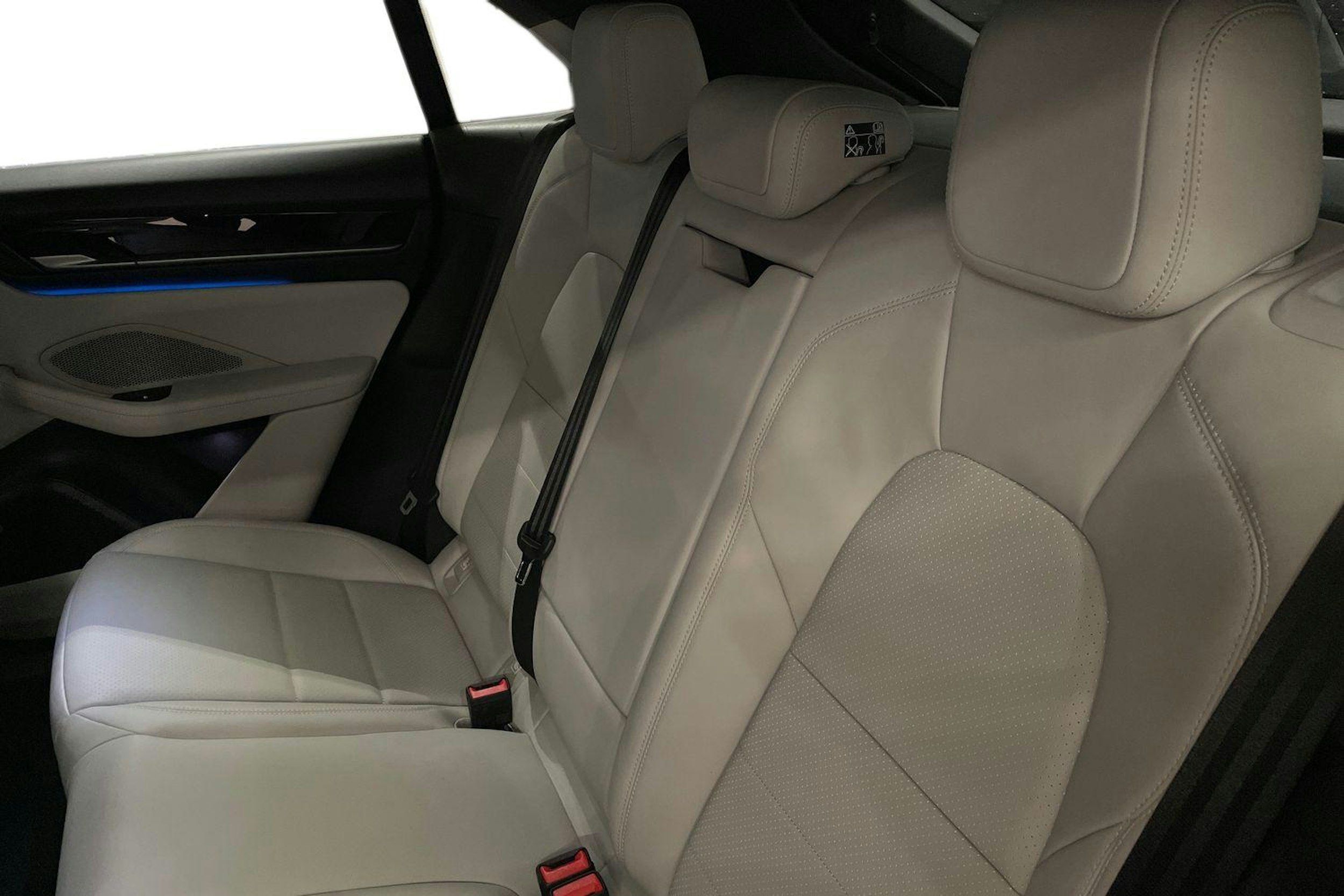 musta Porsche Macan 2025 kuva 8.