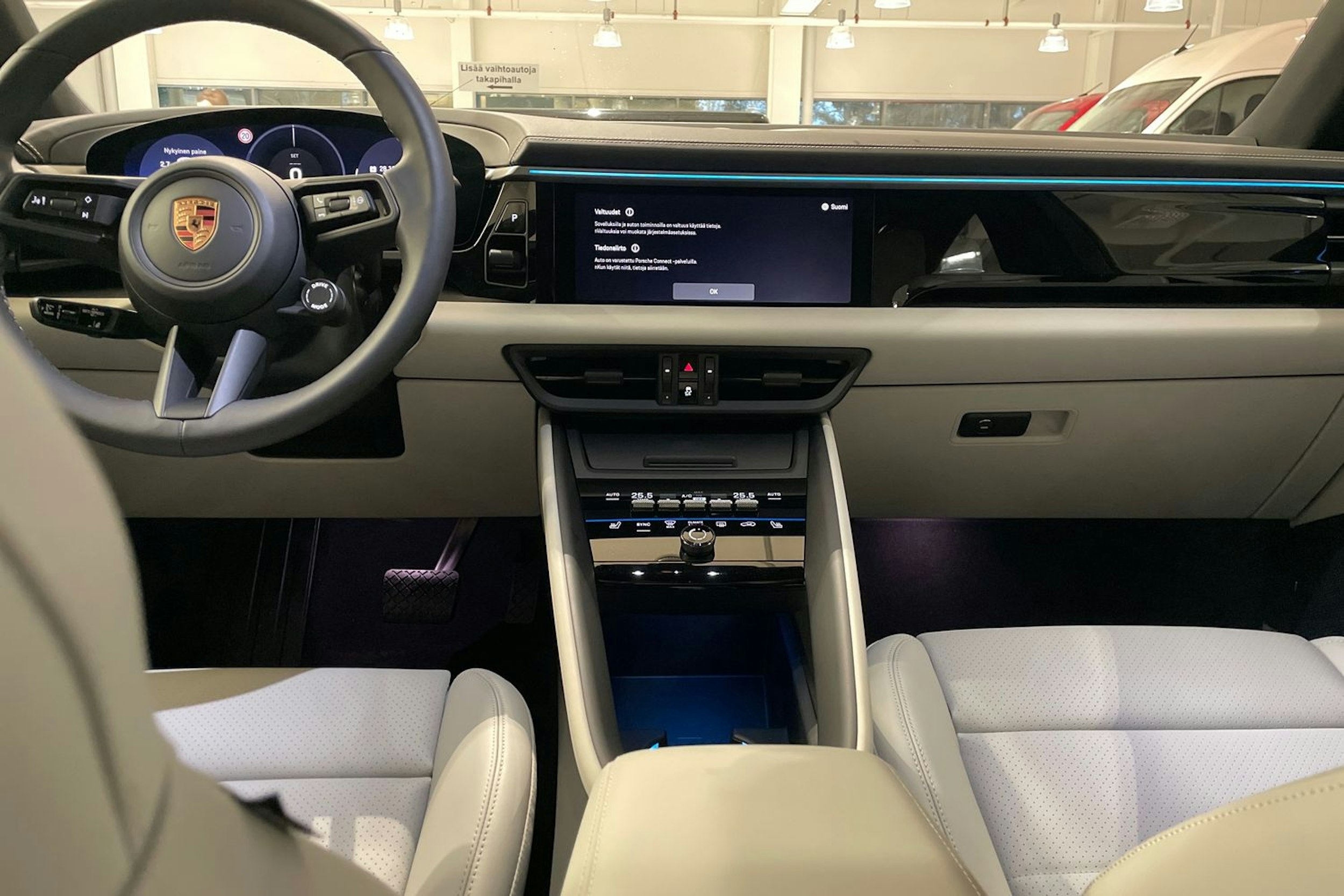 musta Porsche Macan 2025 kuva 15.