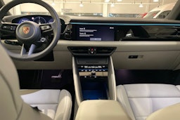 musta Porsche Macan 2025 kuva 15.