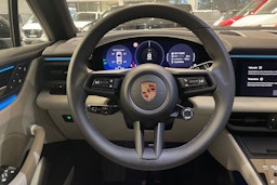 musta Porsche Macan 2025 kuva 16.