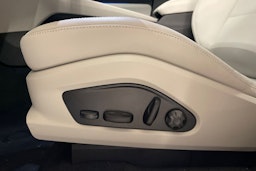 musta Porsche Macan 2025 kuva 18.