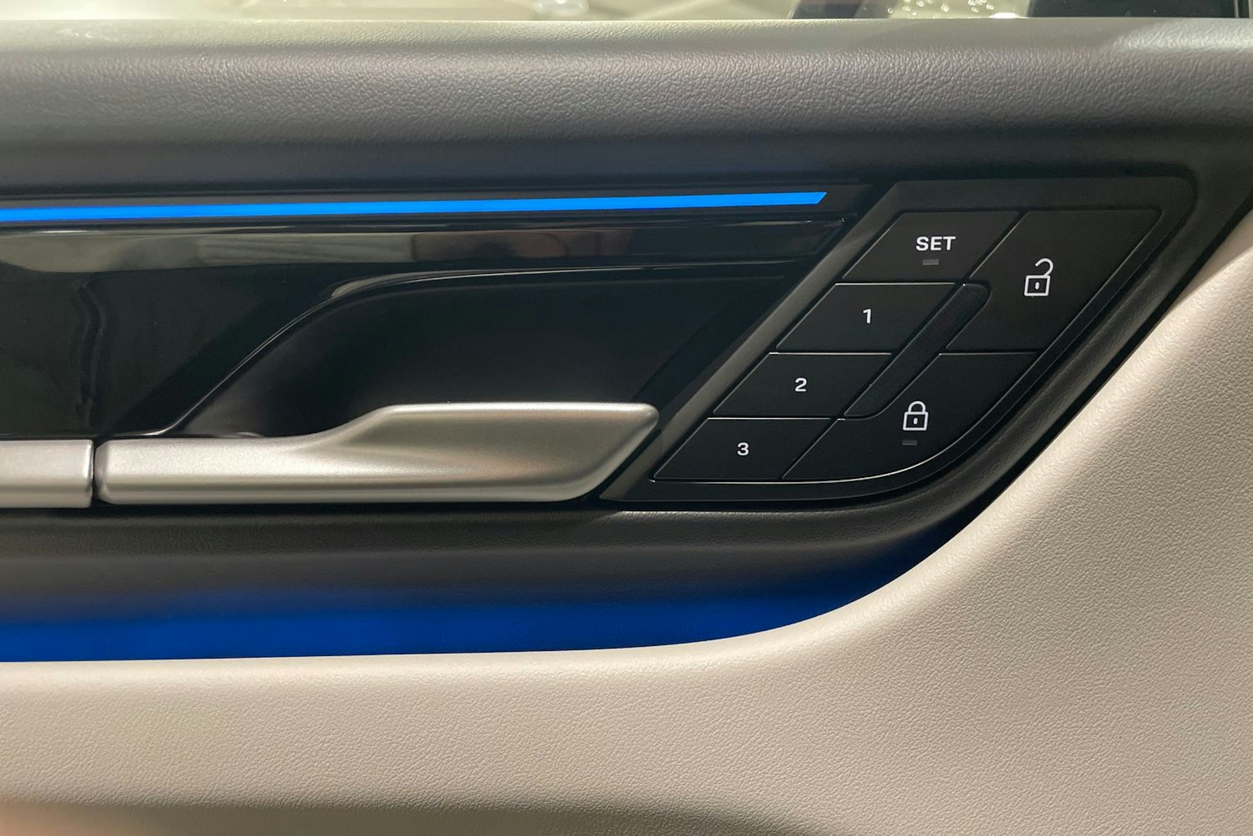 musta Porsche Macan 2025 kuva 19.