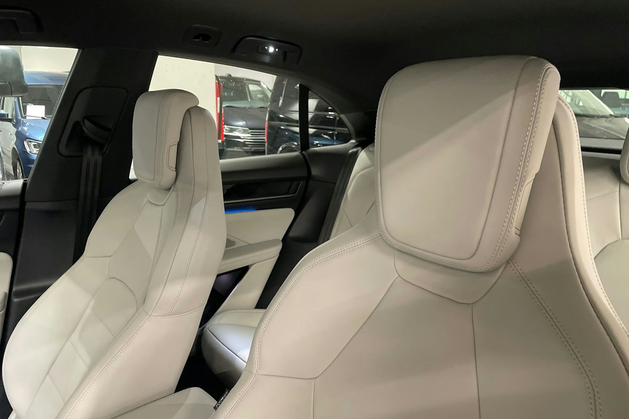 musta Porsche Macan 2025 kuva 20.