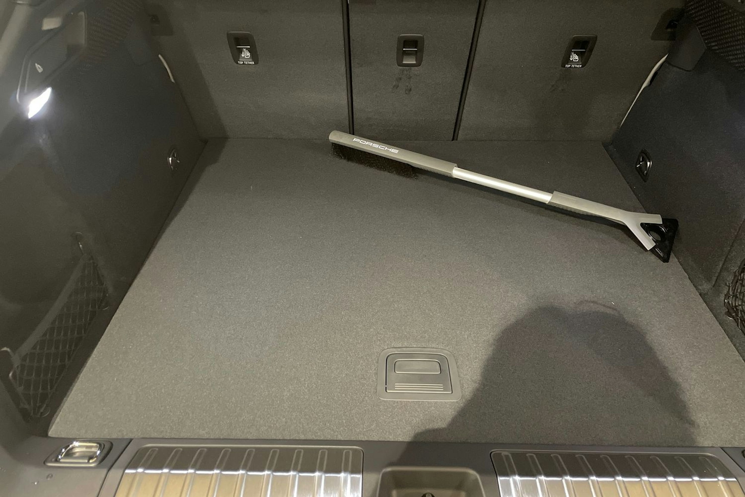 musta Porsche Macan 2025 kuva 21.