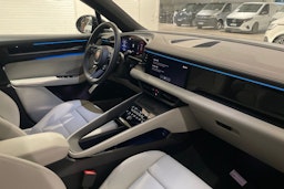 musta Porsche Macan 2025 kuva 22.