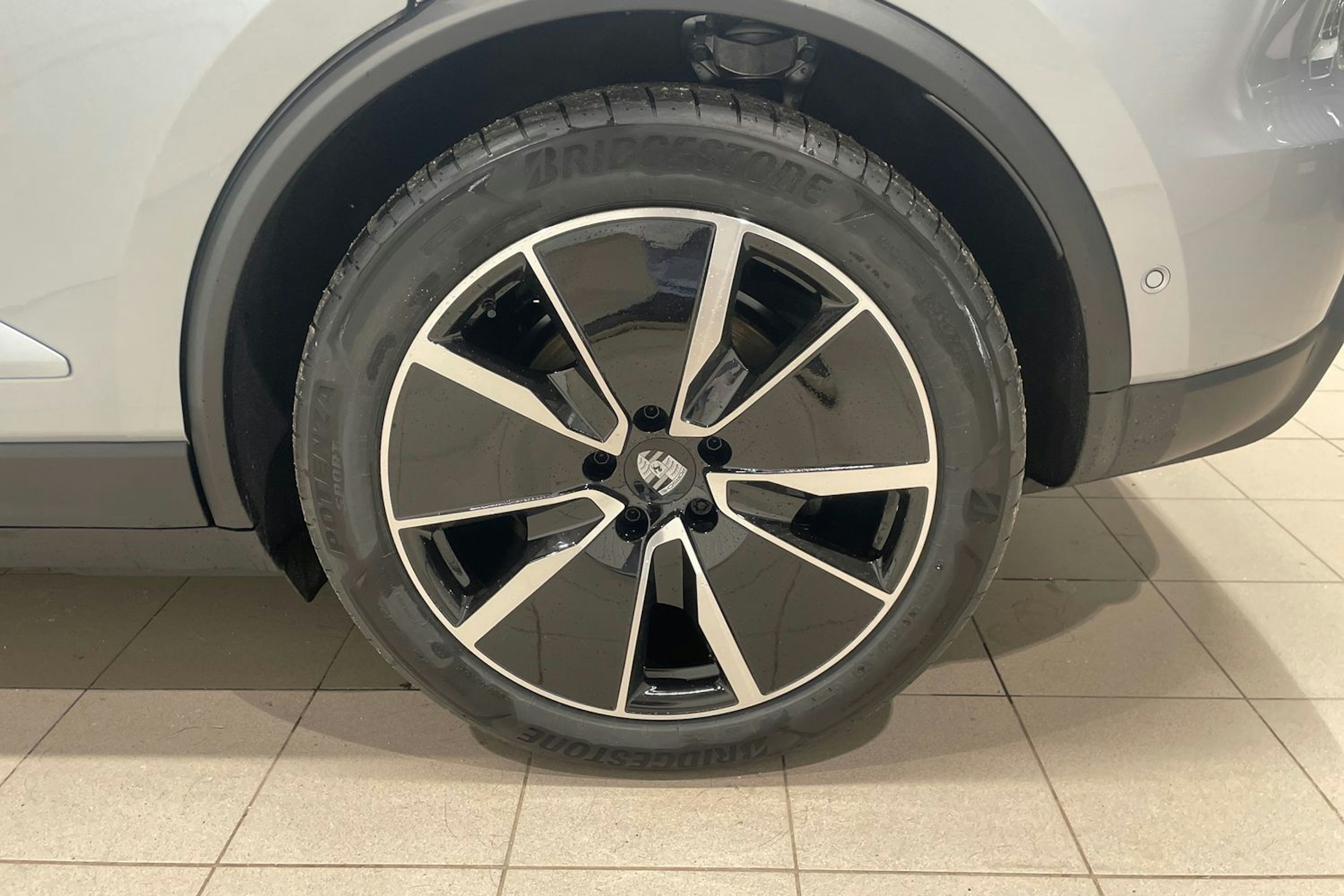 harmaa Porsche Macan 2025 kuva 10.