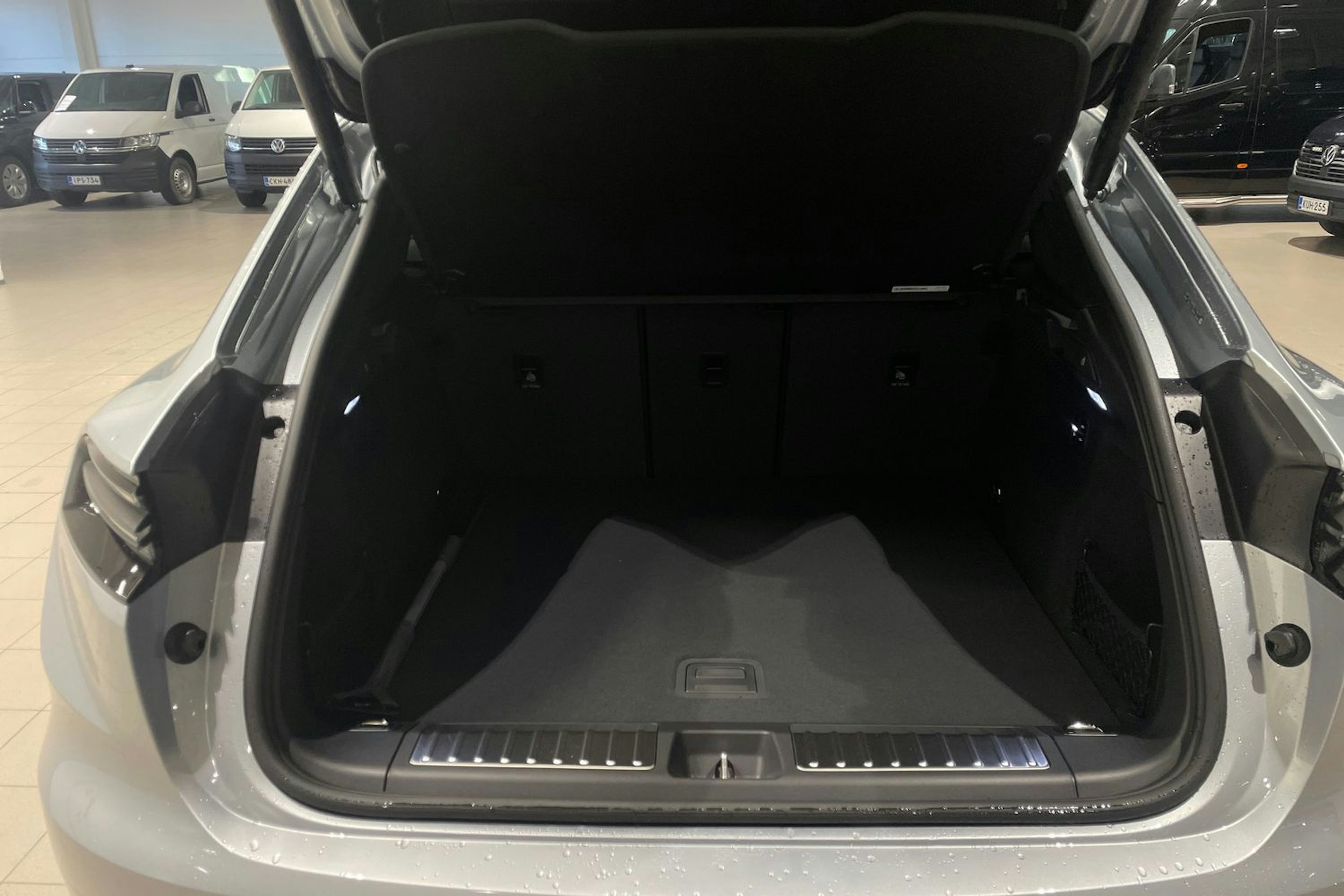 harmaa Porsche Macan 2025 kuva 11.