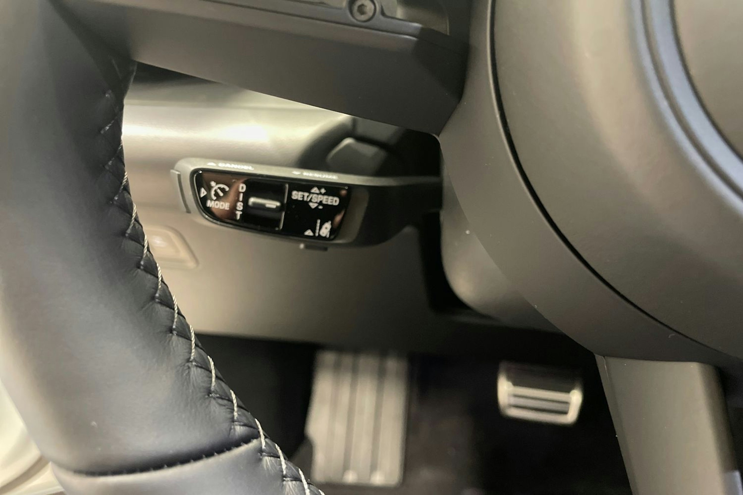 harmaa Porsche Macan 2025 kuva 14.