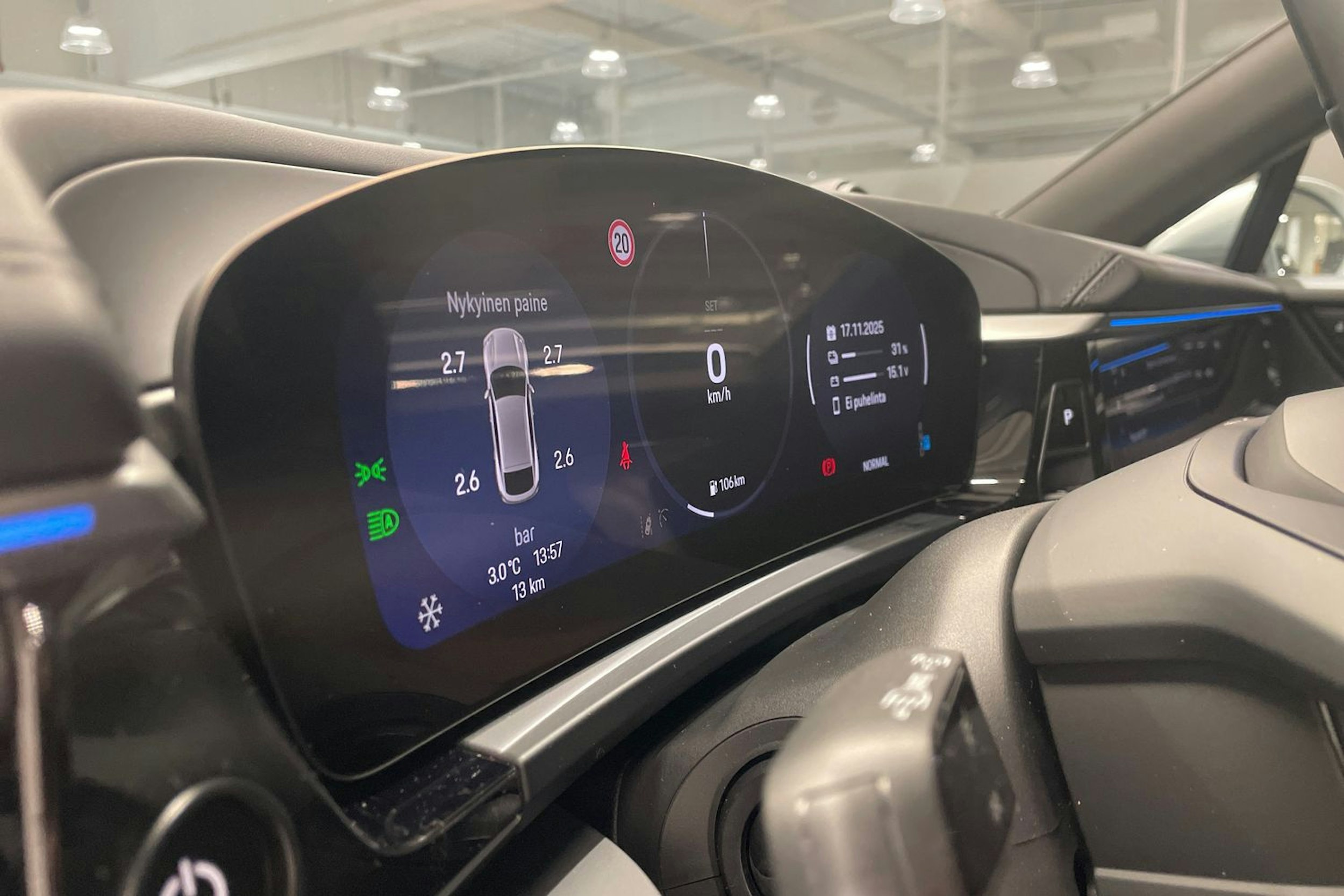 harmaa Porsche Macan 2025 kuva 16.