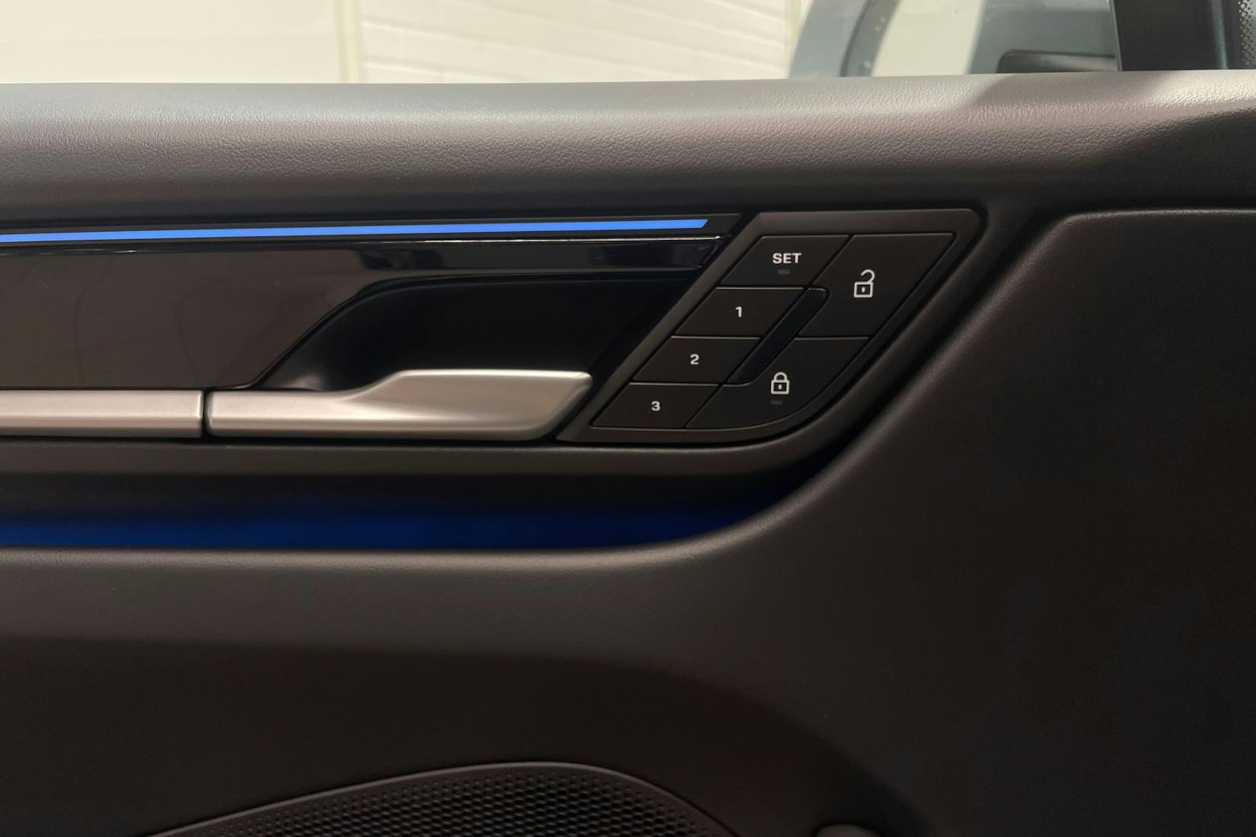 harmaa Porsche Macan 2025 kuva 18.