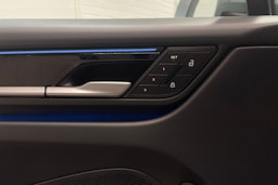 harmaa Porsche Macan 2025 kuva 18.