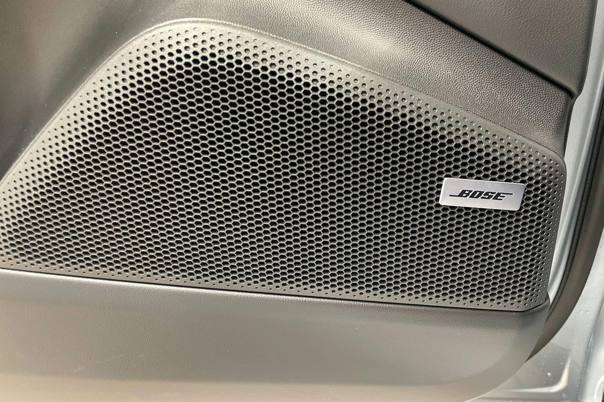 harmaa Porsche Macan 2025 kuva 19.