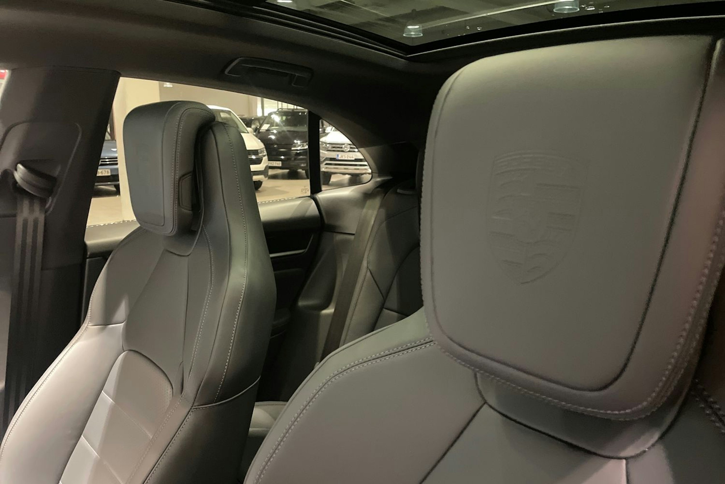 harmaa Porsche Macan 2025 kuva 22.