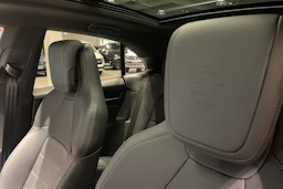 harmaa Porsche Macan 2025 kuva 22.