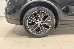 musta Porsche Macan 2025 kuva 10.