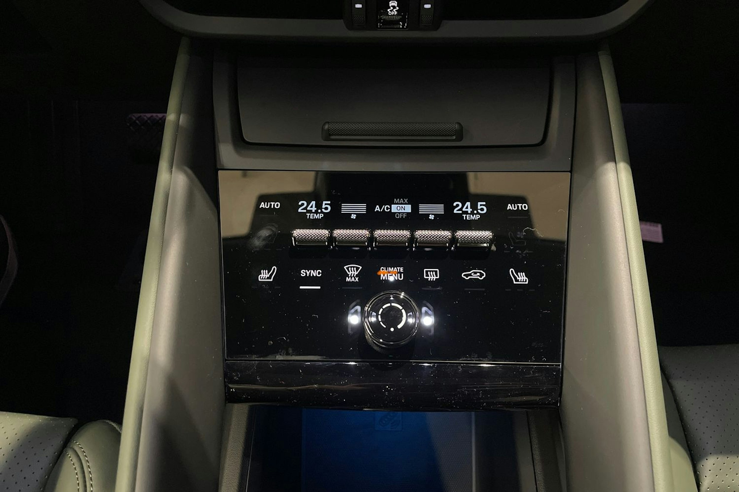 musta Porsche Macan 2025 kuva 14.