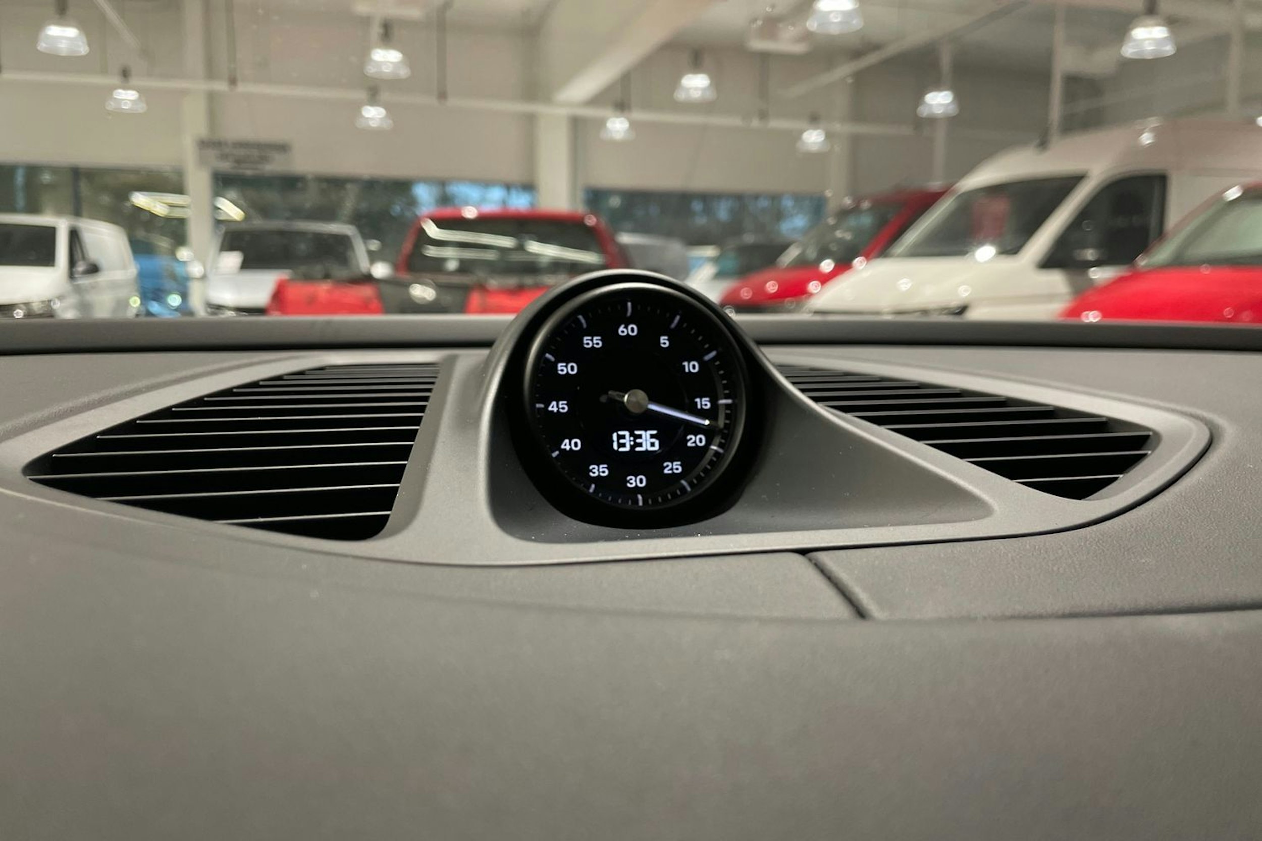 musta Porsche Macan 2025 kuva 16.