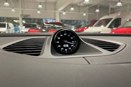 musta Porsche Macan 2025 kuva 16.