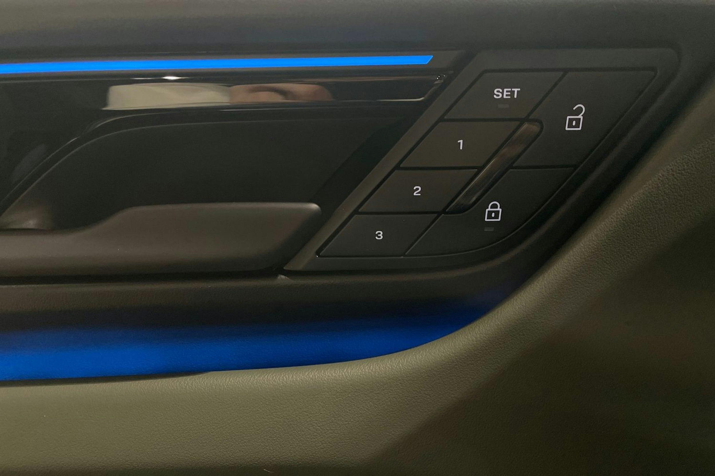 musta Porsche Macan 2025 kuva 17.