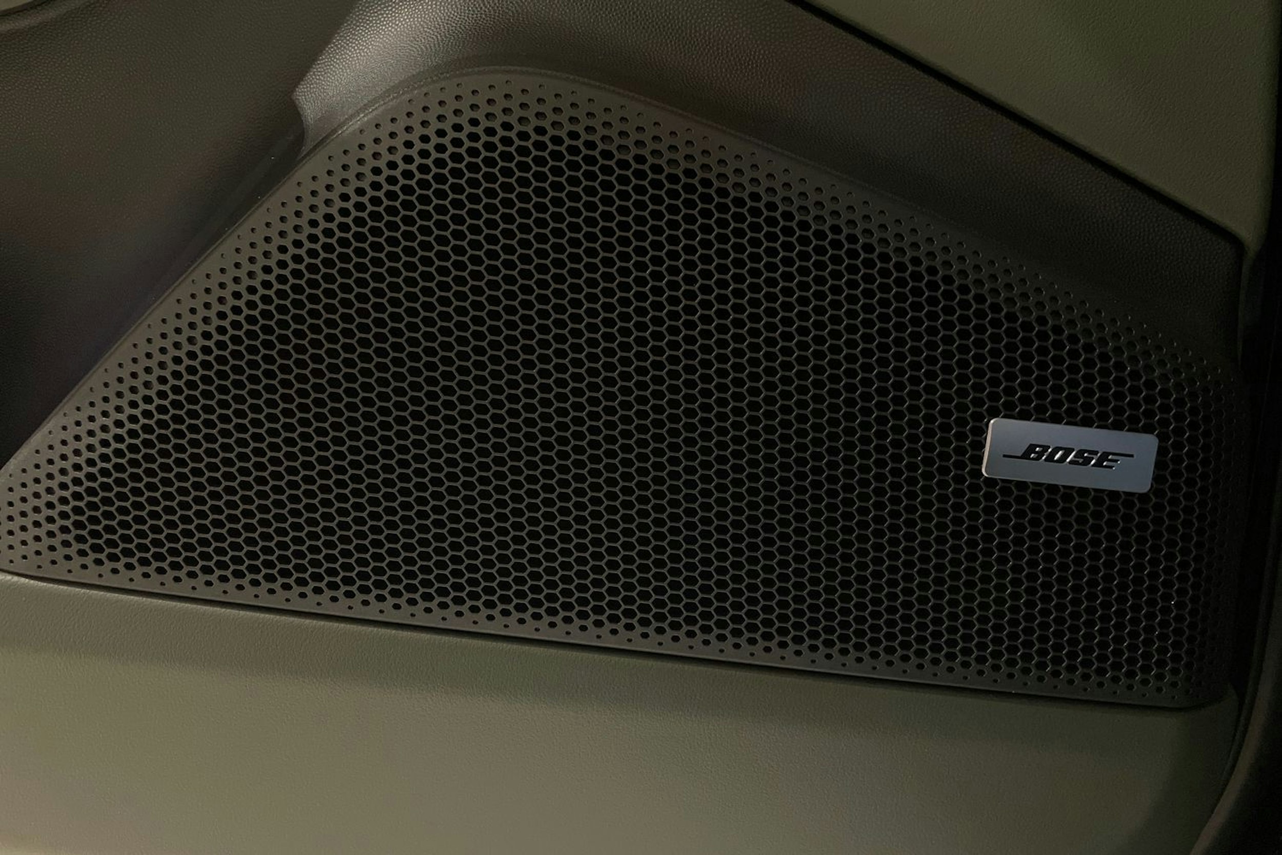 musta Porsche Macan 2025 kuva 18.