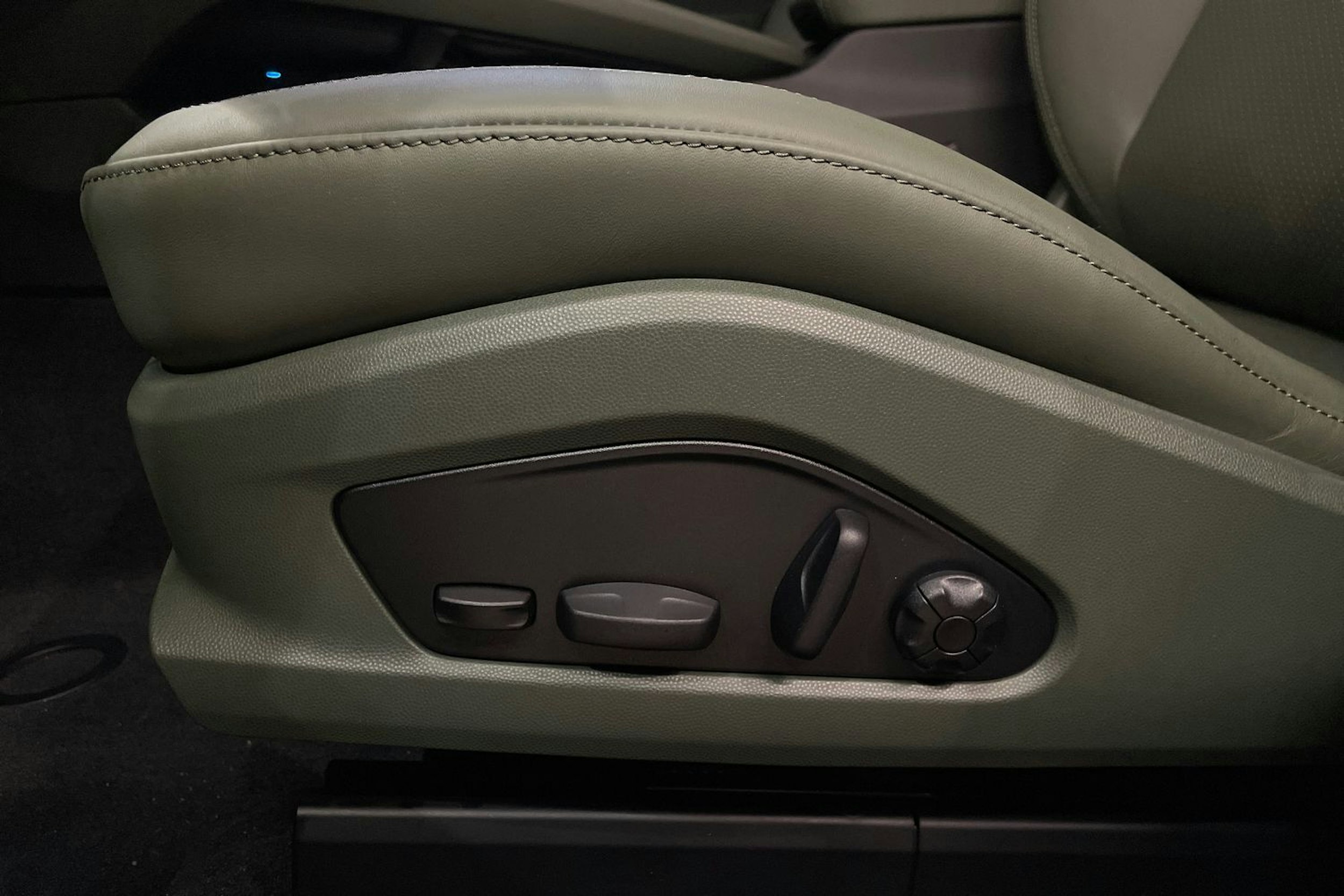 musta Porsche Macan 2025 kuva 19.