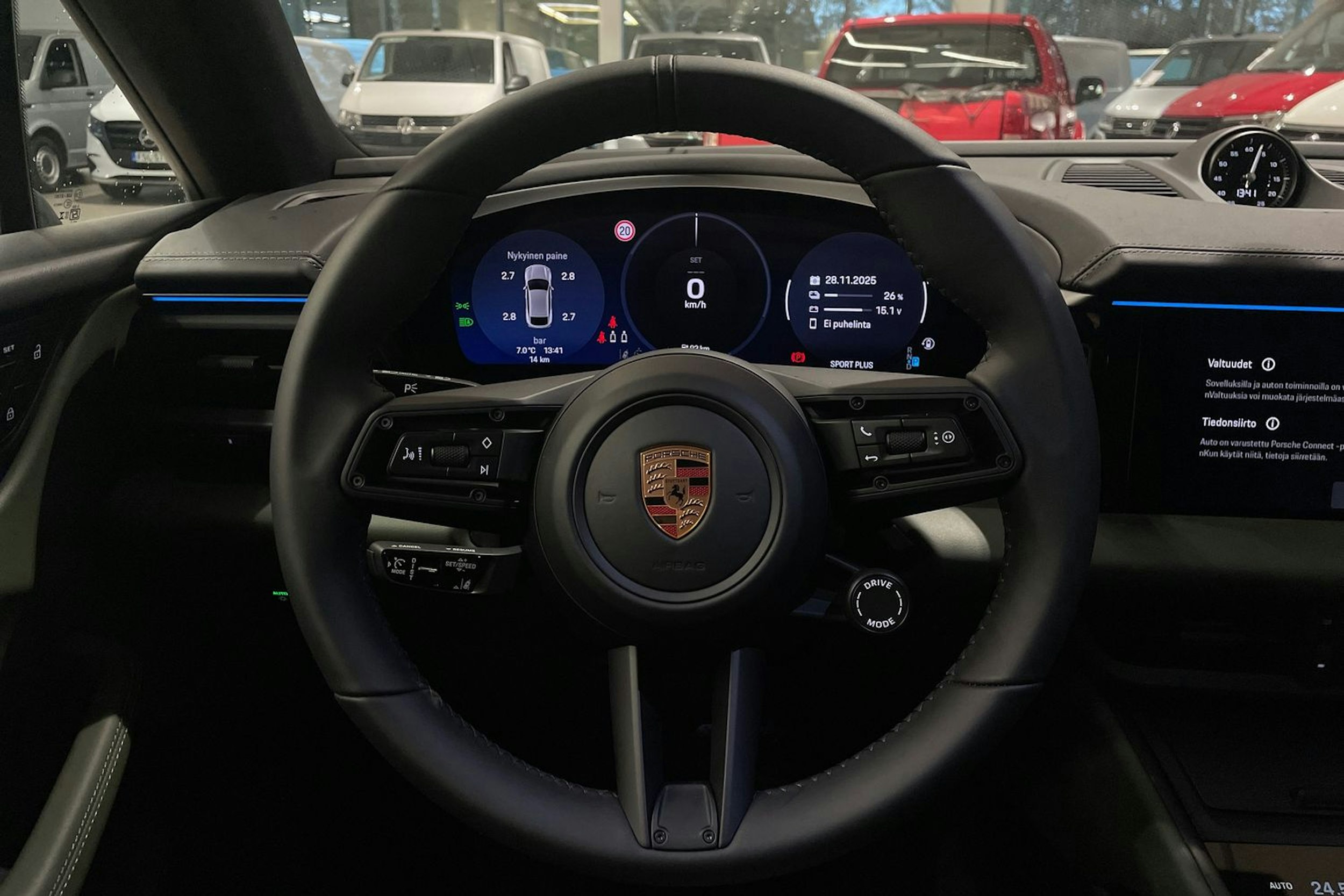 musta Porsche Macan 2025 kuva 20.