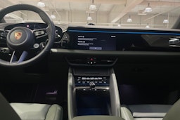 musta Porsche Macan 2025 kuva 22.