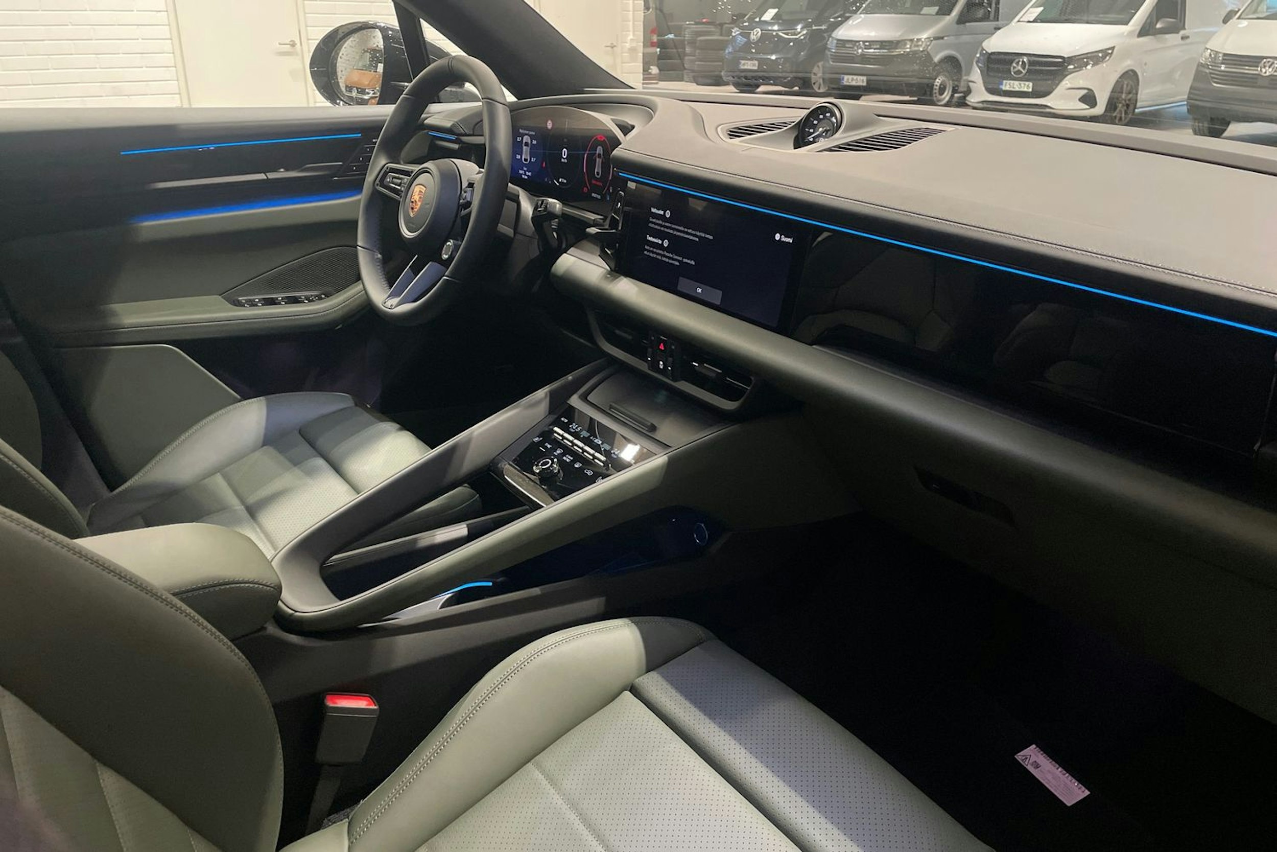 musta Porsche Macan 2025 kuva 23.